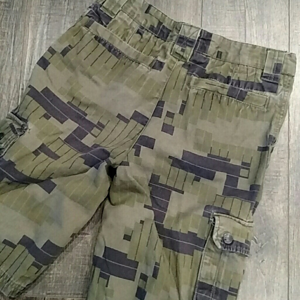 Shorts - Picture 2 of 3